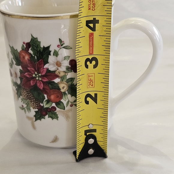 Mikasa "Holiday Delight" coffee mug. - Picture 5 of 7